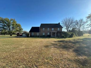Main picture of 2720 Leeville Pike