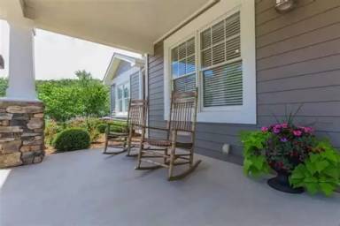 Main picture of 600 Vista Lake Dr