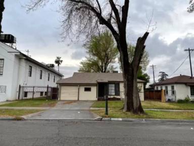 Main picture of 3878 Castleman St