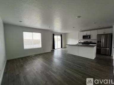 Main picture of 1057 W Fox Run Ave