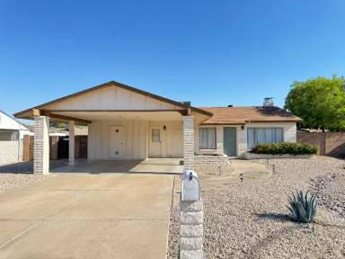 Main picture of 2915 E Willow Ave