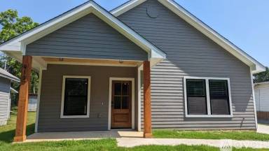 Main picture of 929 W Collins St