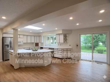 Main picture of 7420 Hyde Park Cir