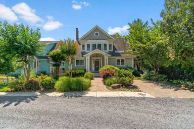 Main picture of 611 Creek View Ave