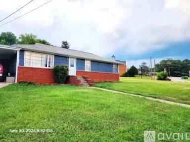 Main picture of 204 Joy St