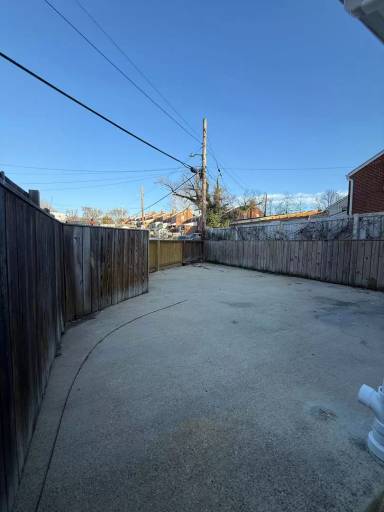 Main picture of 312 Burbank St SE