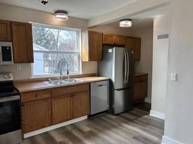 Main picture of 415 16th St NE