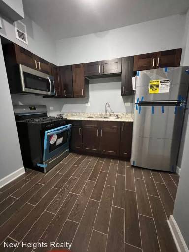 Main picture of 10410 S Maryland Ave