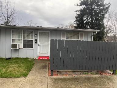 Main picture of 593 S Napoleon Ave