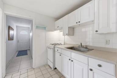 Main picture of 805 W New York Ave