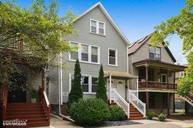 Main picture of 2719 W Melrose St