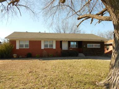 Main picture of 935 N Susan Ave