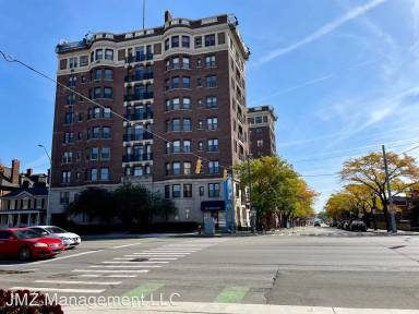 Main picture of 2900 E Jefferson Ave