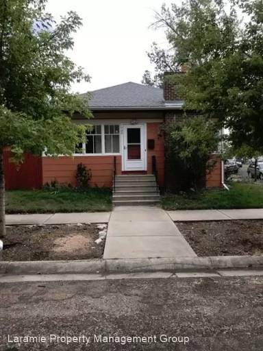 Main picture of 700 E Gibbon St