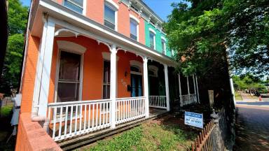 Main picture of 802 W Marshall St