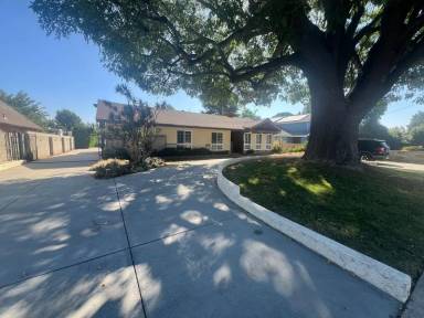 Main picture of 9650 Haskell Ave