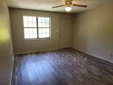 Main picture of 1854 Ayers St