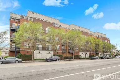 Main picture of 1155 W Roosevelt Rd