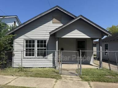 Main picture of 3231 Holman St