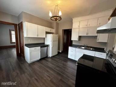 Main picture of 900 N Dodge St