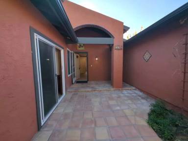 Main picture of 6656 Swan St