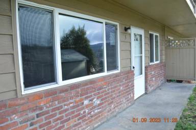 Main picture of 725 NW Pine St