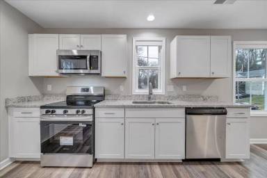 Main picture of 1424 Varnell Ave NE