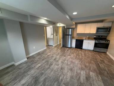 Main picture of 74 Webster St NE