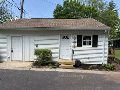 Main picture of 854 Cardinal Ln