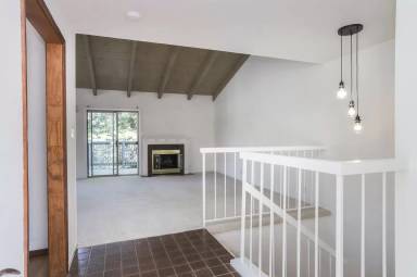 Main picture of 5 Needleridge Ct