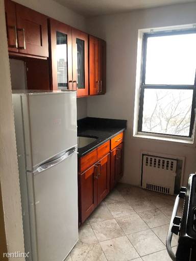 Main picture of 1819 Williamsbridge Rd