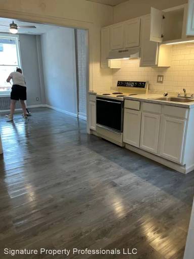 Main picture of 230 Lehman St