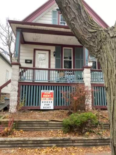 Main picture of 616 E Russell Ave