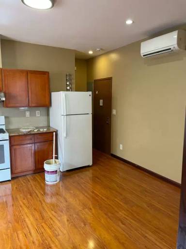 Main picture of 1830 W 12th St
