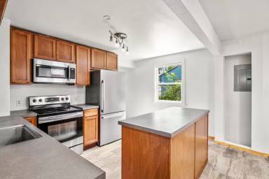 Main picture of 28 N 8th St