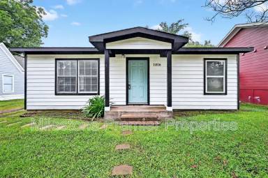 Main picture of 1016 W Crawford St