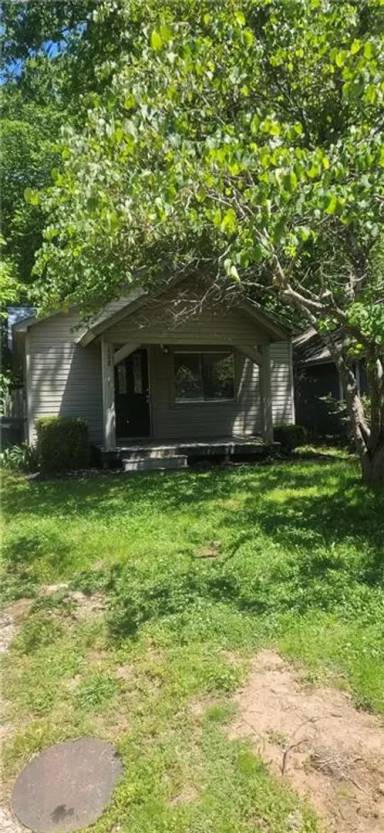 Main picture of 108 W 5th St