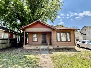 Main picture of 815 E Main St