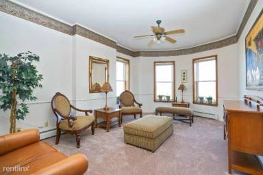 Main picture of 8 Centre St