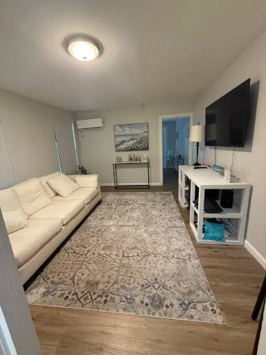 Main picture of 1016 10th Ave W