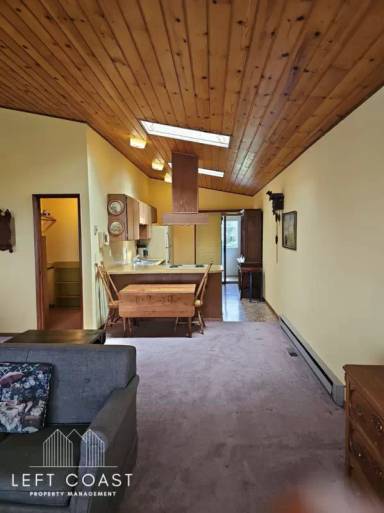 Main picture of 1637 NE Oar Ave
