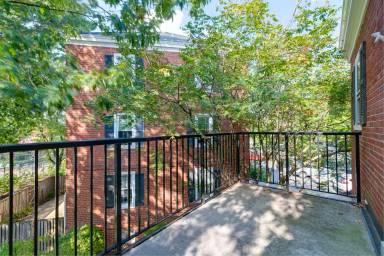 Main picture of 2961 South Columbus Street