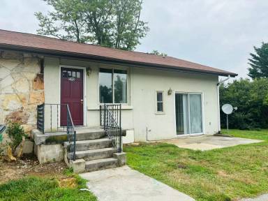 Main picture of 590 Peppers Fry Rd NW