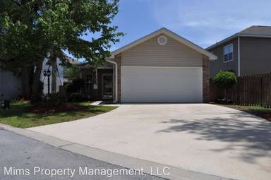 Main picture of 102 Matt Blvd