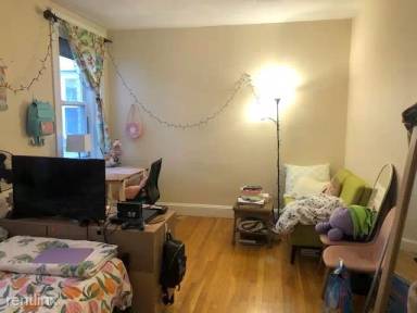Main picture of 1840 Commonwealth Ave