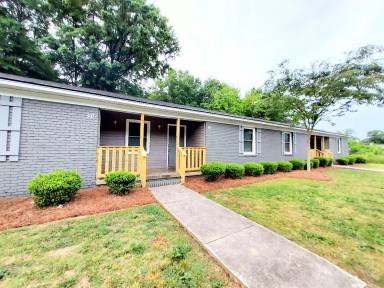 Main picture of 2103 S Main St