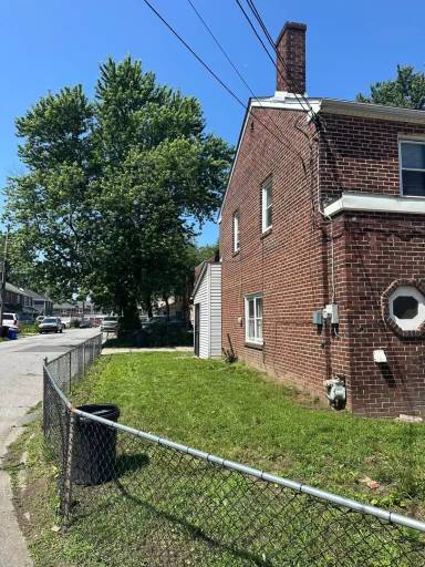 Main picture of 1400 Honan St