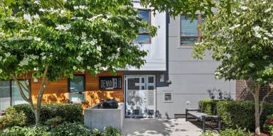 Main picture of 1823 18th Ave