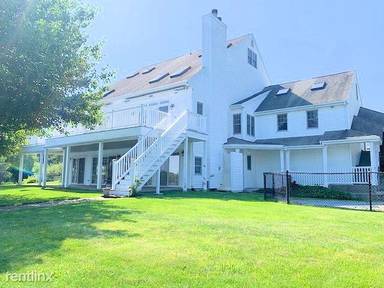 Main picture of 101 Pond St