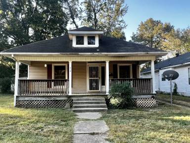 Main picture of 715 Warner Ave